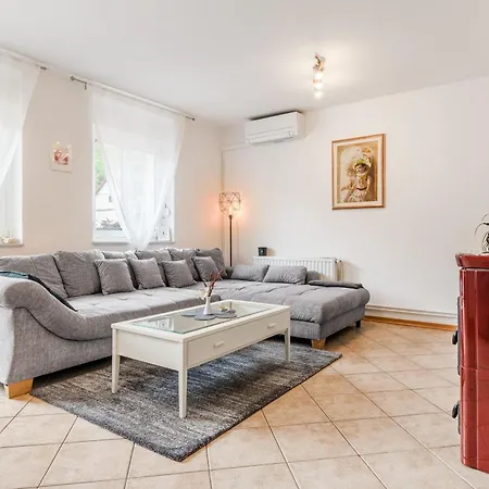888 With 2 Bedrooms&balcony&free Parking 博维茨