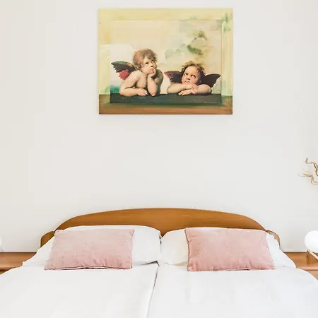 888 With 2 Bedrooms&balcony&free Parking 公寓