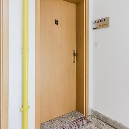 888 With 2 Bedrooms&balcony&free Parking * 博维茨